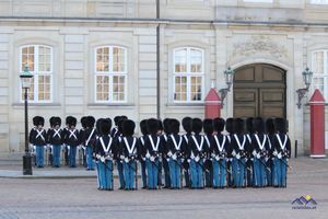 Wachablöse vor dem Schloss Amalienborg