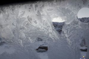 Eisblumen auf der Windschutzscheibe