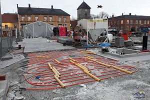 Fußbodenheizung am Stadtplatz !?