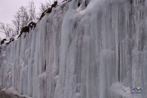 Meterhohe Eiszapfen