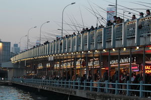 Restaurants im Untergeschoß der Brücke 