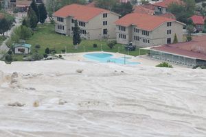 Blick von oben auf unser Camp und unseren Elefanten