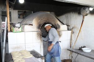 Der Backofen wird befüllt