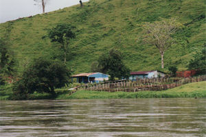 Dorf am Rio San Carlos