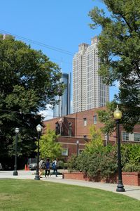 Wolkenkratzer in Atlanta (links: Westin Peachtree Plaza, rechts: 191 Peachtree Tower)