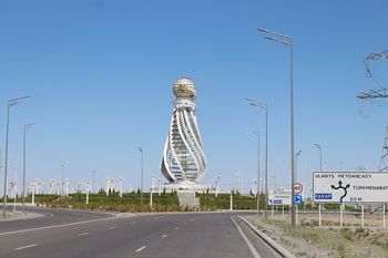 Silk Road Monument kur zvor der Grenze